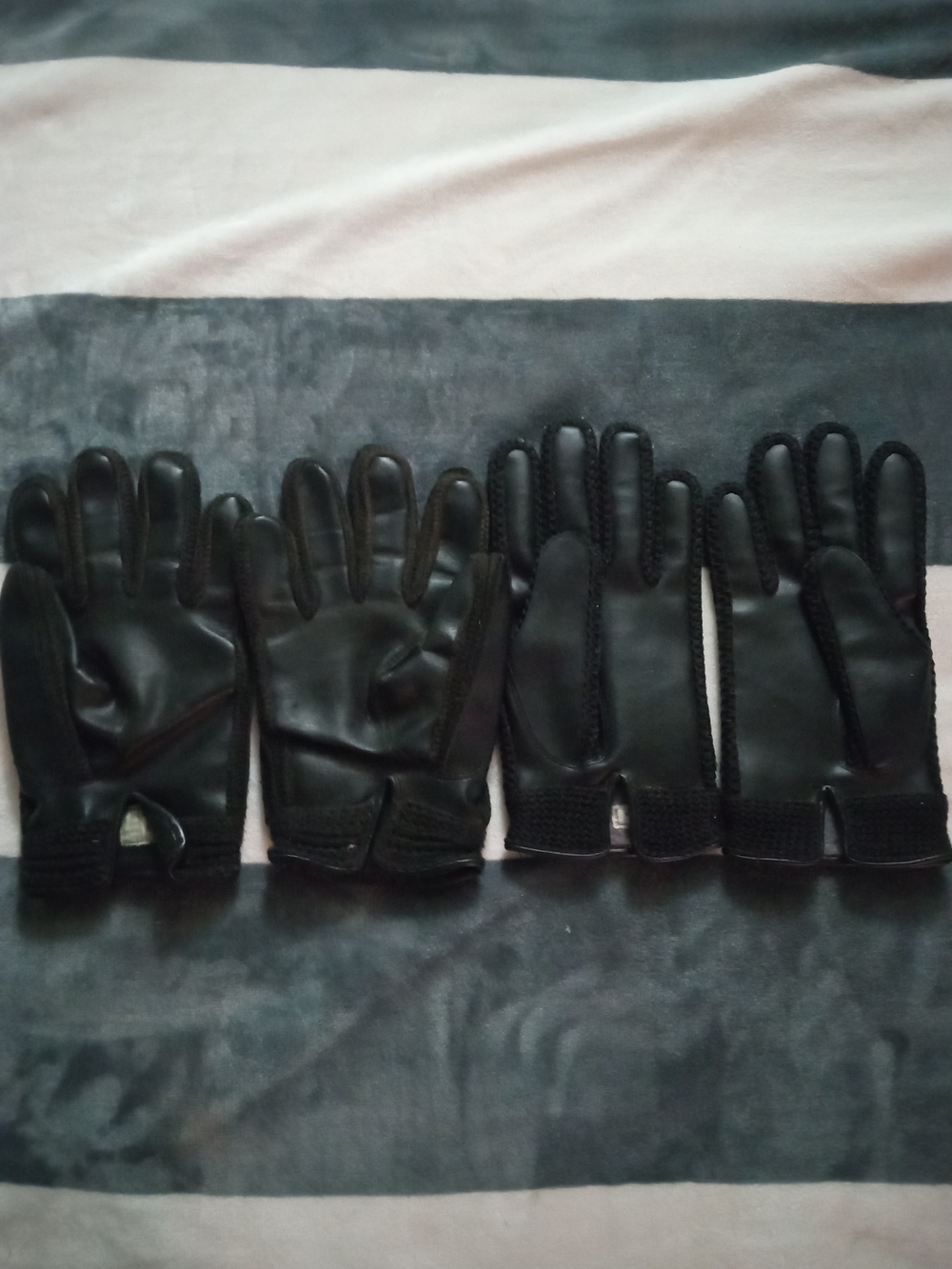 Source Unknown Vintage 1980s Black Men's Protective Gloves - 2 Pair Large.